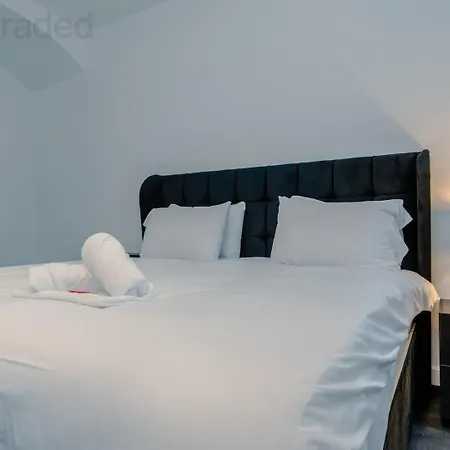דירה Centre Retreat With Private Entrance *