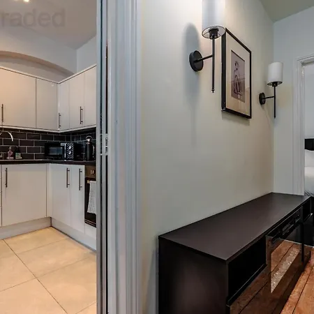 דירה Centre Retreat With Private Entrance *